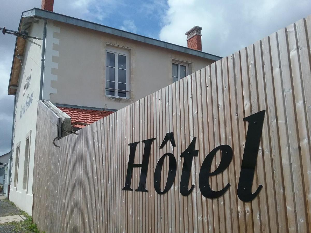 Hotel De La Gare Surgères Buitenkant foto
