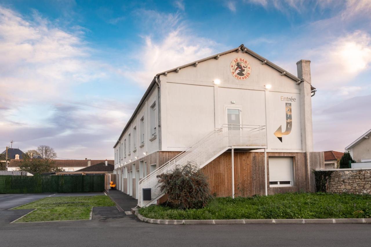 Hotel De La Gare Surgères Buitenkant foto
